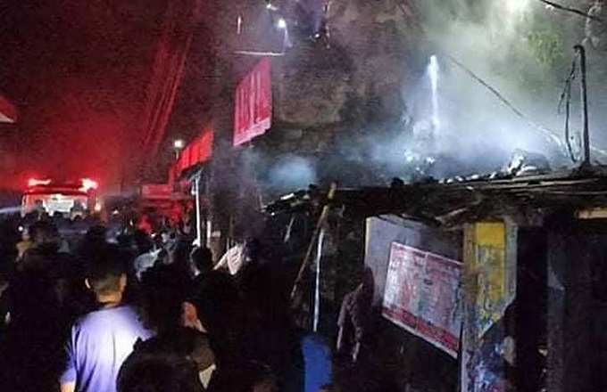 শায়েস্তাগঞ্জের ৩ দোকানে লাগা আগুন নিয়ন্ত্রণে