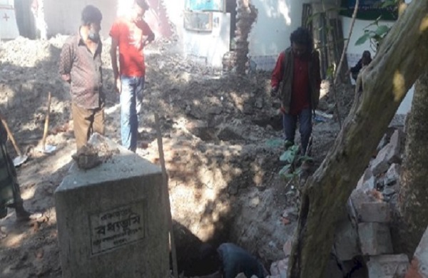 মাটি খুঁড়তেই হাড়গোড়