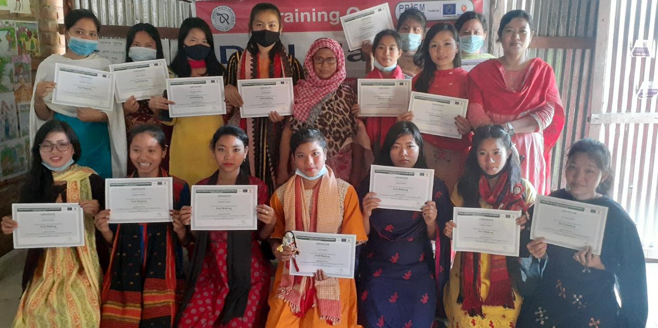 প্রিজমের পুতুল তৈরী ও ব্লক ডিজাইন প্রশিক্ষণ সমাপ্ত