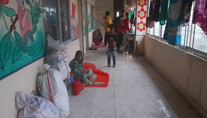 ঘূর্ণিঝড়: খুলনায় আশ্রয়কেন্দ্রে ৪০ হাজার মানুষ