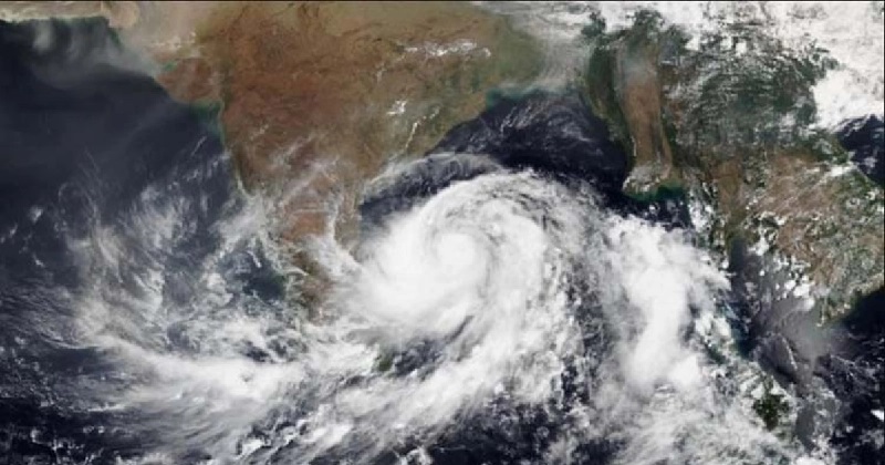  সাগরে ঘূর্ণিঝড় ‘মানদৌস’, সতর্ক সংকেত বাড়ল