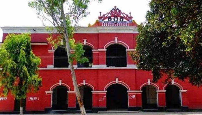 বালক বিদ্যালয়ে ভর্তির তালিকায় বালিকার নাম