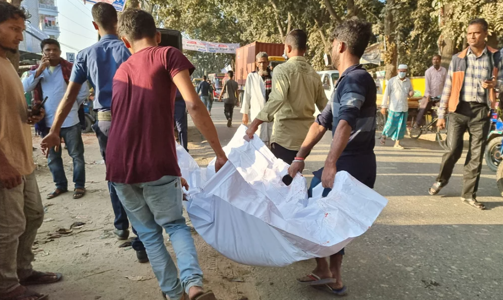 ট্রাকের ধাক্কায় মোটরসাইকেল আরোহী দুই  বন্ধুর মৃত্যু