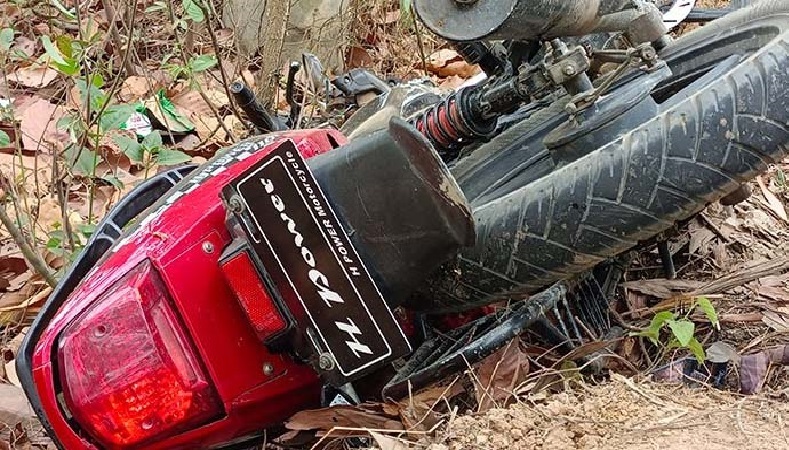 উল্টো পথে মোটরসাইকেল, লরির ধাক্কায় প্রাণ গেল আরোহীর