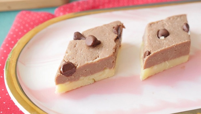 বড়দিনে গুড় ও চকলেট দিয়ে ফিউশন বরফি