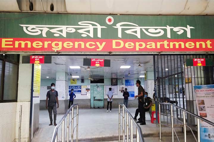 রাজধানীতে বাসের ধাক্কায় এক নারীর মৃত্যু  