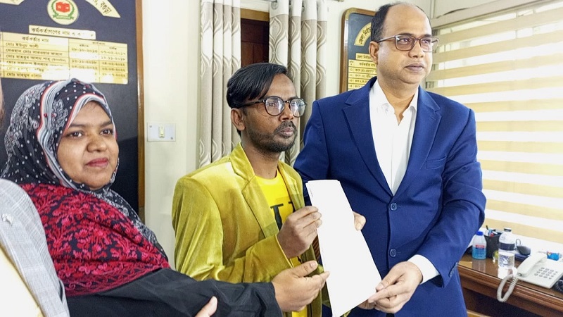 মনোনয়ন কিনলেন হিরো আলম