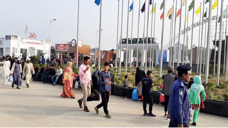 মেলার তৃতীয় দিনেও বিক্রেতাদের নাভি শ্বাস 