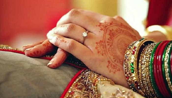 যৌতুকে হিসেবে গাড়ি না পেয়ে বিয়ে ভাঙলেন প্রভাষক  