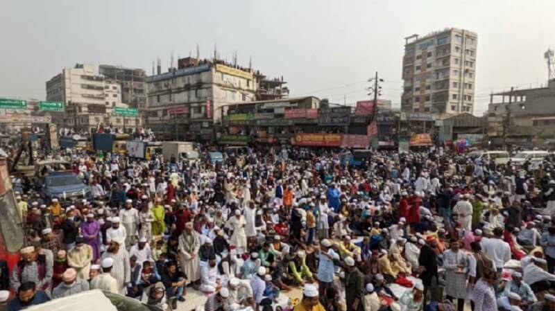 আল্লাহু আকবর ধ্বনিতে মুখর হয়ে ওঠে তুরাগ নদীর তীর