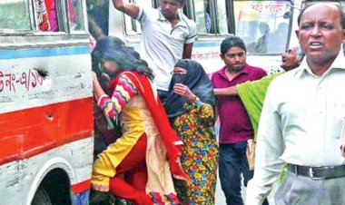 বাসে যৌন নিরাপত্তাহীন নারী