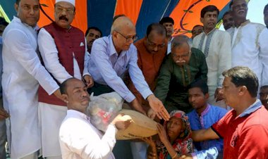 সিলেটে বন্যার্তদের মাঝে ত্রাণ বিতরণ